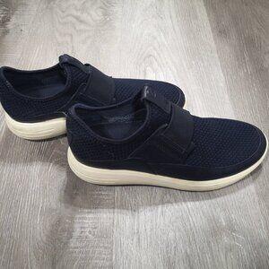 Ecco Ladies Size 6 Navy & White Slip On Sneakers